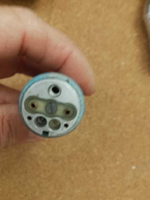 Помощтна метална маса