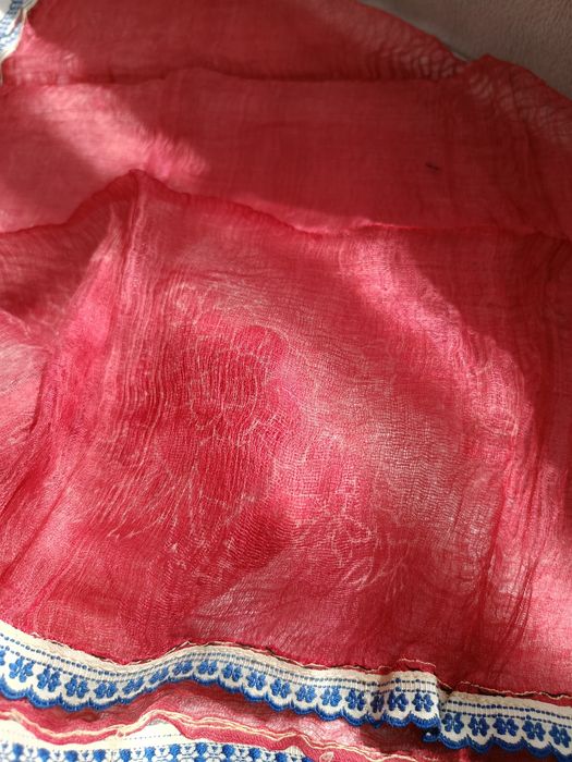 забрадка от едно време 90

РЯДКА!!! Забрадка от едно време.
Материята