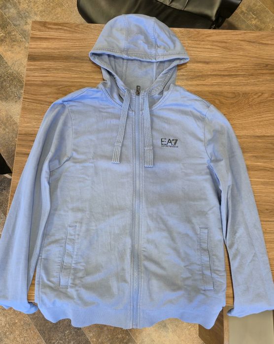 EA 7  анцунг и тениска