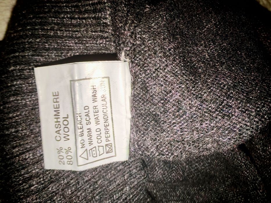 Pulover Giorgio Armani mărimea XL, purtat o data, impecabil