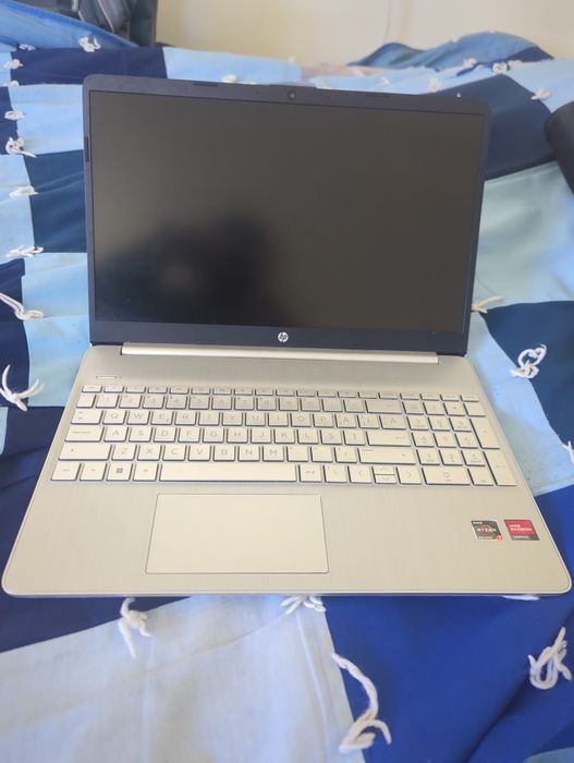 Laptop HP 15s Ryzen 7 5825U 16GB RAM 512G stare excelentăB SSD 15.6" FHD