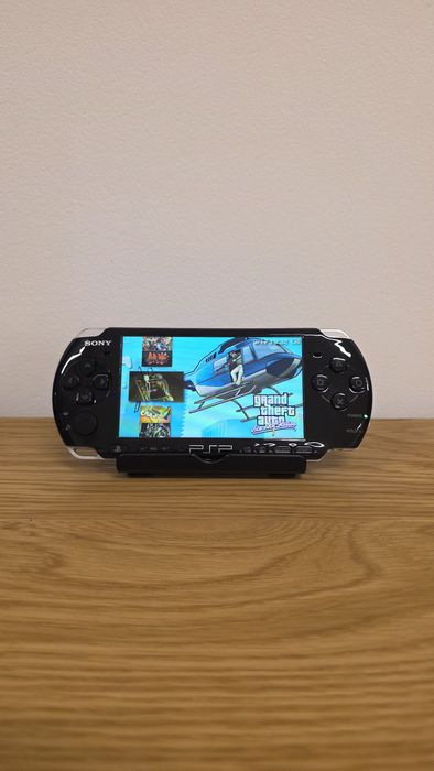 Sony PSP 3000, Modat, 550 jocuri, 9 în 1,  gata de joacă