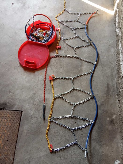 Продавам вериги за сняг