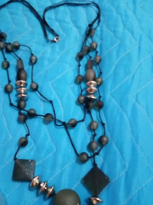 Бижутерия и серёжки.