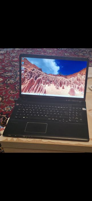 Leptop sony vaio impecabil Windows 11 ecran mare 17 "baterie tine perf