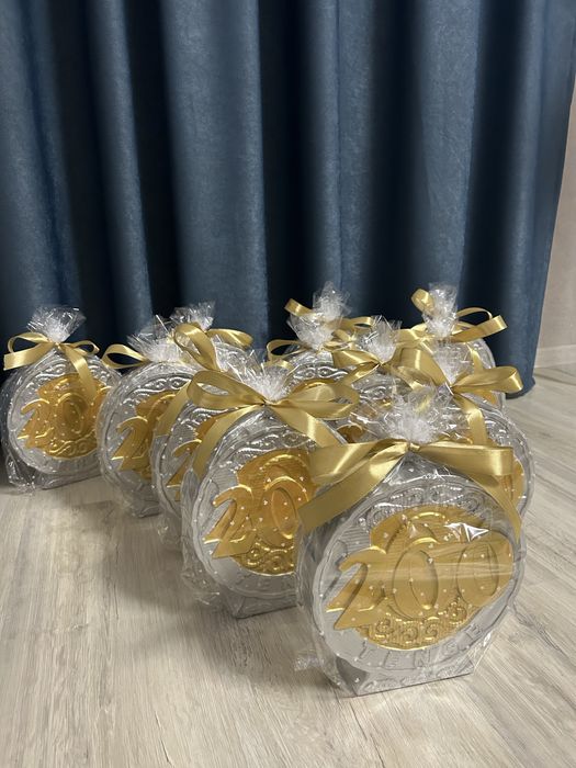 Продаю копилки номиналом 200 , 100 тенге из гипса.