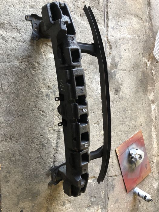 Основа предна броня греда Пасат б6 Passat b6 2009г