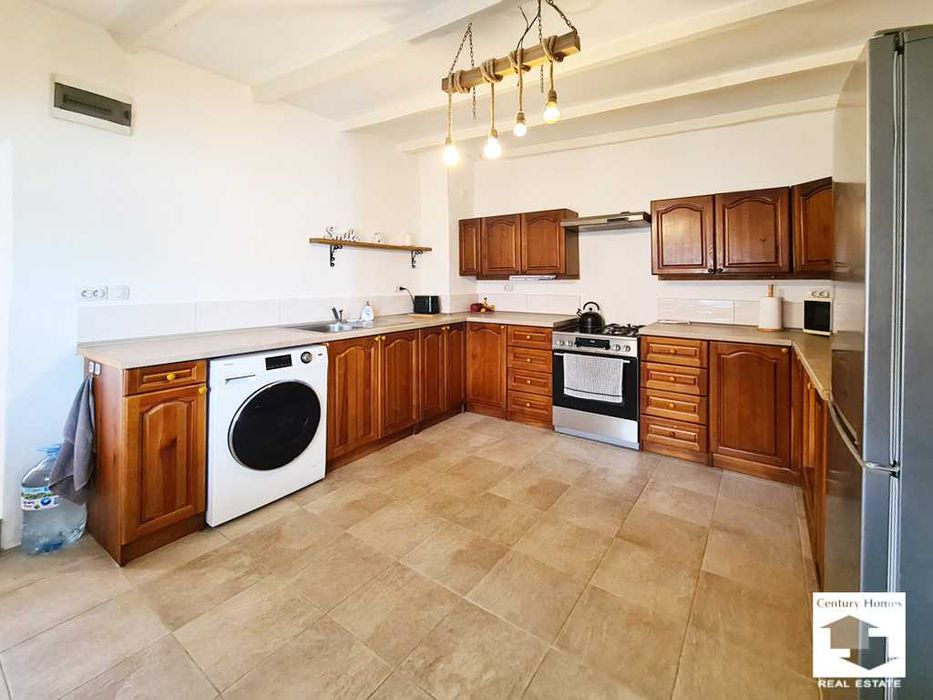 145304 Очарователна двуетажна къща с голям двор в с. Страхилово