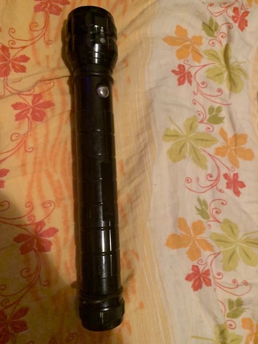 Lanterna cu reglaj 60 lei - merge cu 3 baterii R20