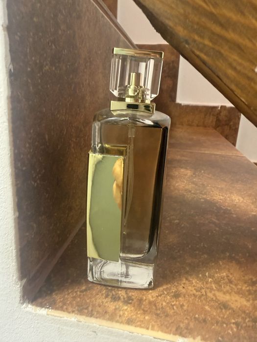 Parfum Swarovski Crystal White de la Ard al Zaafaran.