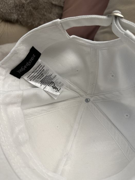 Sapca YSL noua alba cu auriu