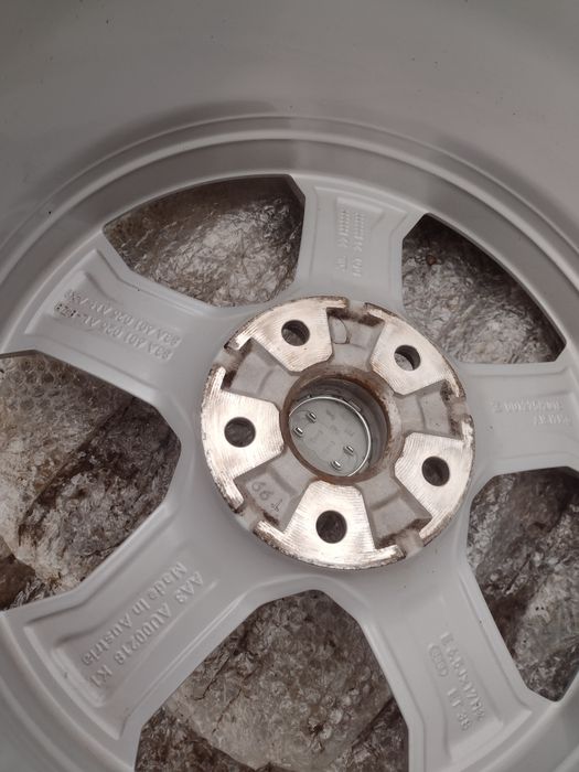 Почти нови 17-5х112 ЕТ38 6.5j Audi Q3