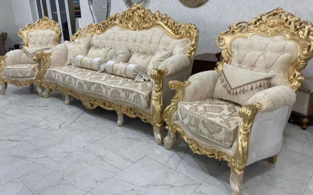 Мягкий диван и кресло