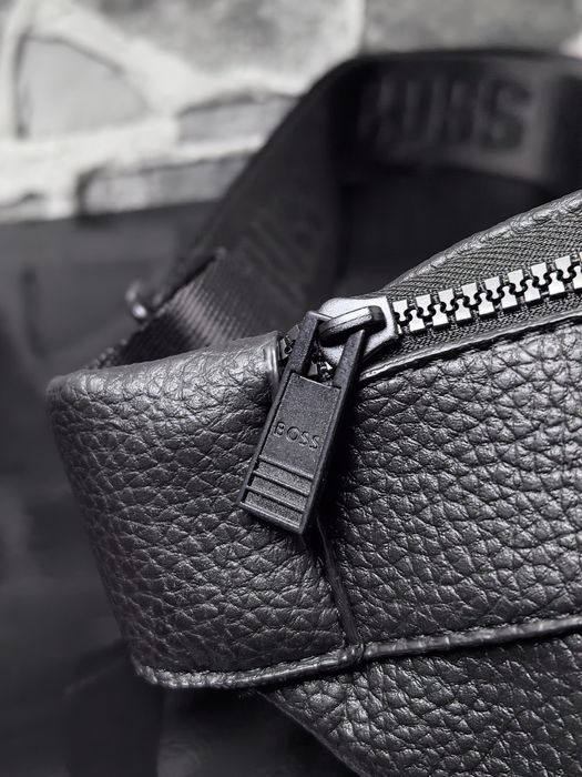 Hugo Boss чанта тип банан 2026