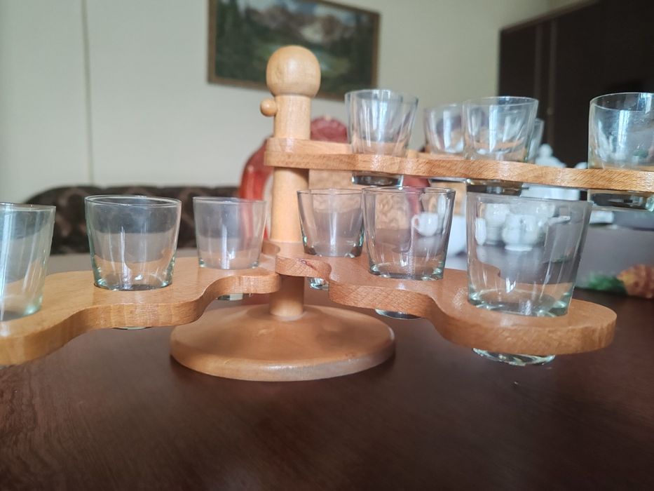 Рюмки с деревянной подставкой