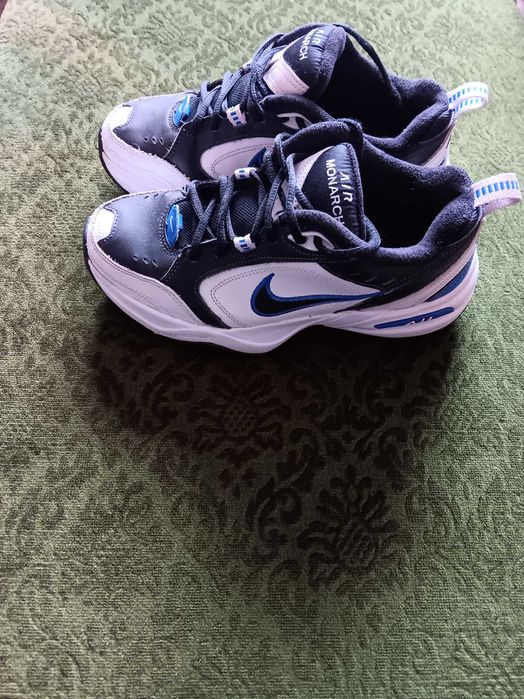 Продавам детски маратонки 39