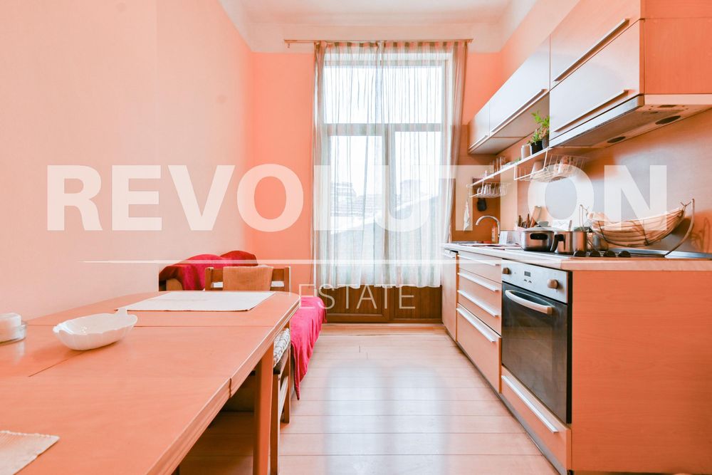 Дава се под наем Тристаен апартамент в София, Център - 110 кв.м за 750 € - Снимка #3