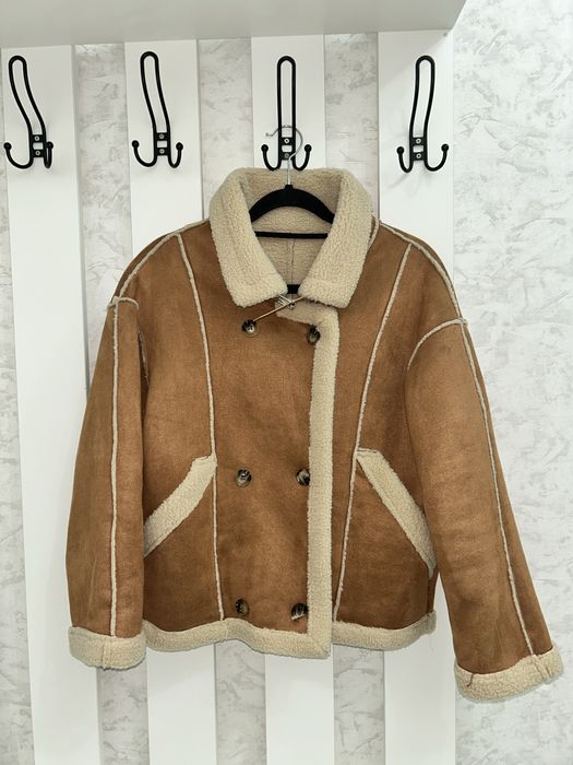 Продам верхнюю одежду весна