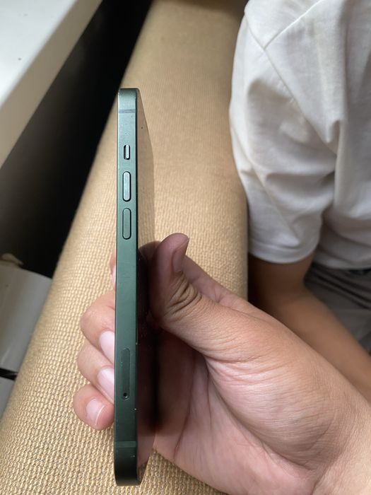 iPhone 13.