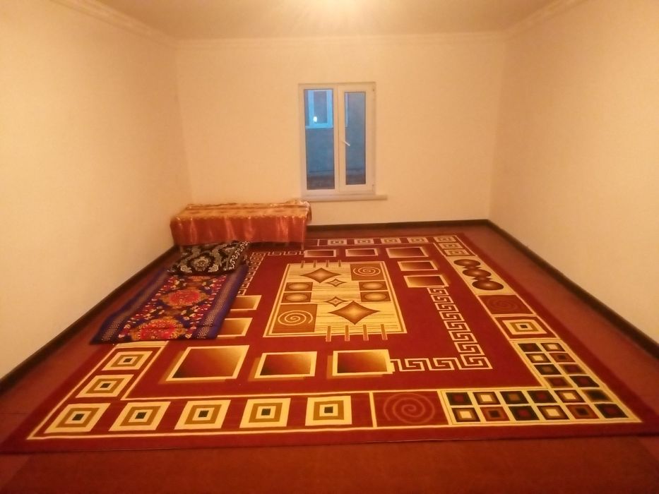 Mahallada uy sotiladi..