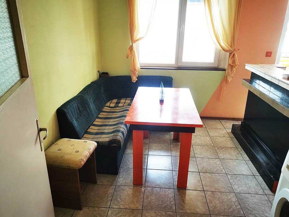 Четиристаен обзаведен апартамент кв. Левски / завод Дружба