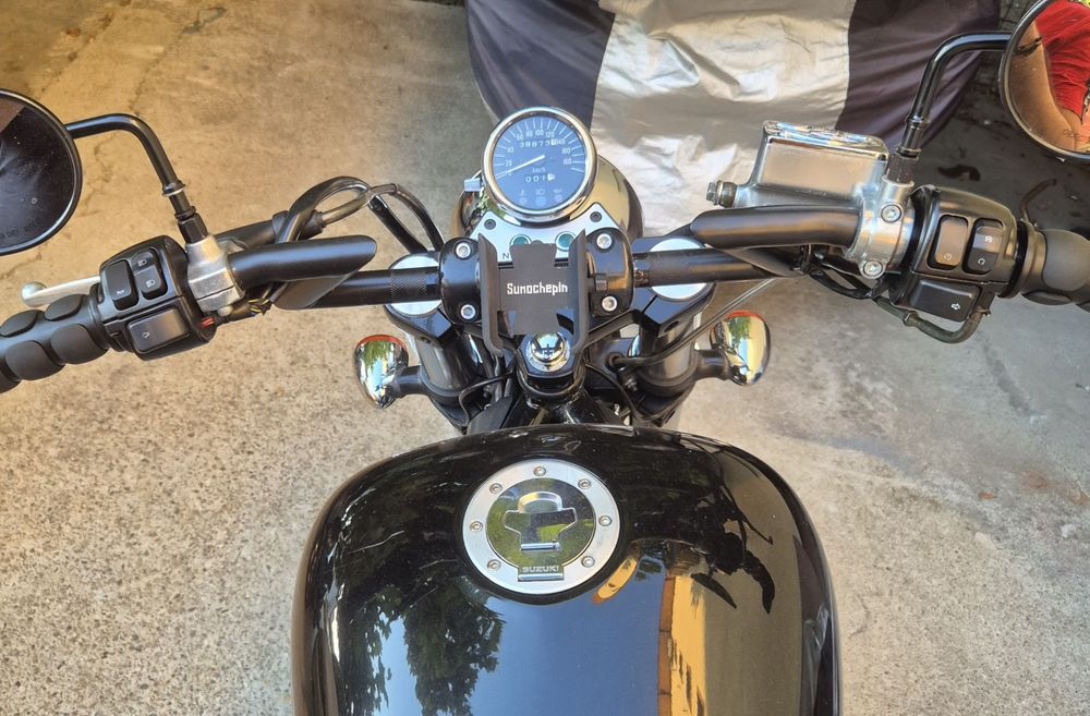 Bobber Suzuki marauder vz800