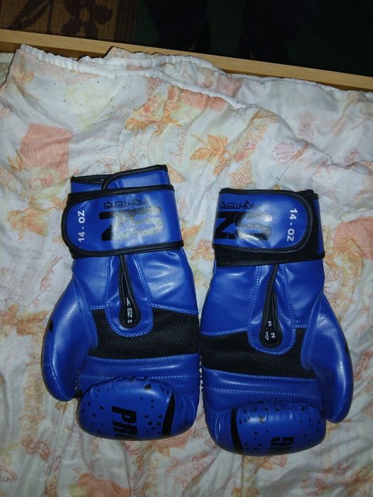 Боксови ръкавици