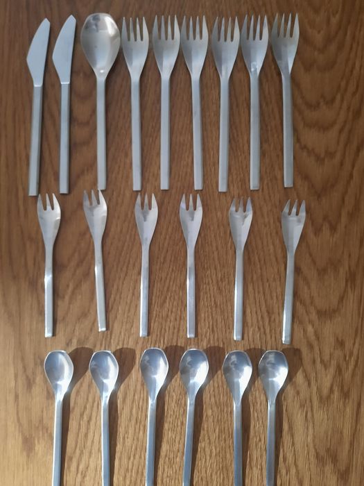 Rosenthal Studio Line tacâmuri KONTUR Stainless Satin Amboss 2090 Helmut Alder, anul 1960, 21 piese