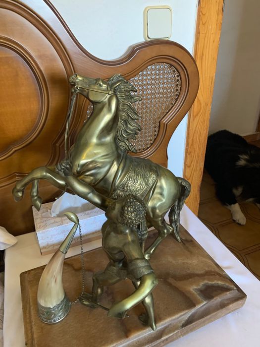 Figura de bronz  dresajul lui Bucefalo