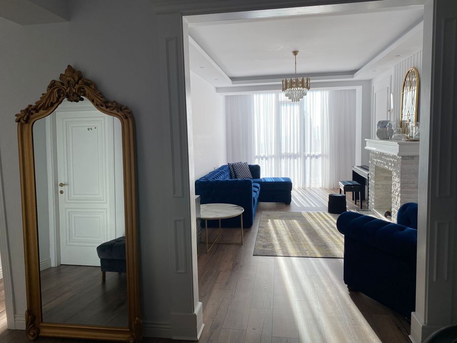 Vand apartament de lux.