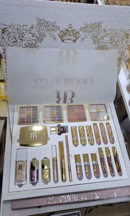 Косметик набор от ROSE BERRY