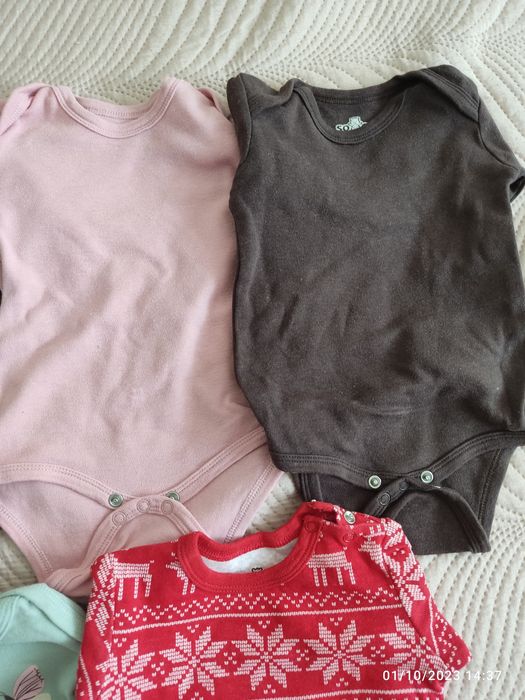 Бодита с дълъг ръкав 6-9м. 1бр-1,50лв.