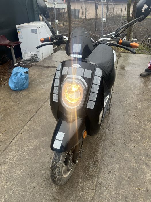 Vând scuter electric