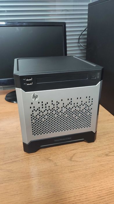Сервер HP ProLiant MicroServer Gen8
