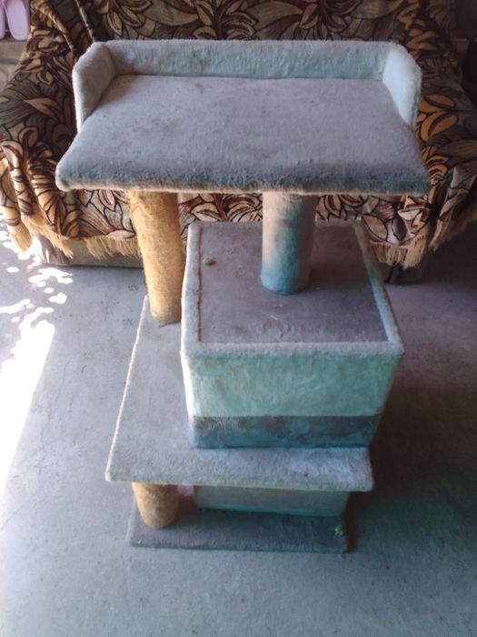 Продам лежанку- домик для кошек