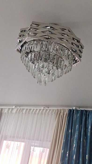 Люстра сатилады  жағдайы жақсы