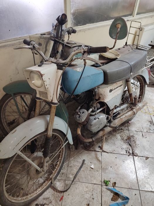 Стари мотори за рециклиране