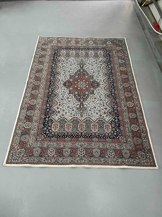 Сливенски килим - персийски тип - 330х233 см