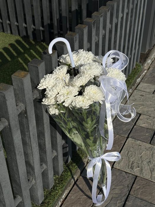 Цветы в зонтике в Павлодаре