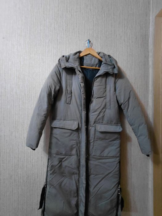 Продам  зимние  курточки 2500