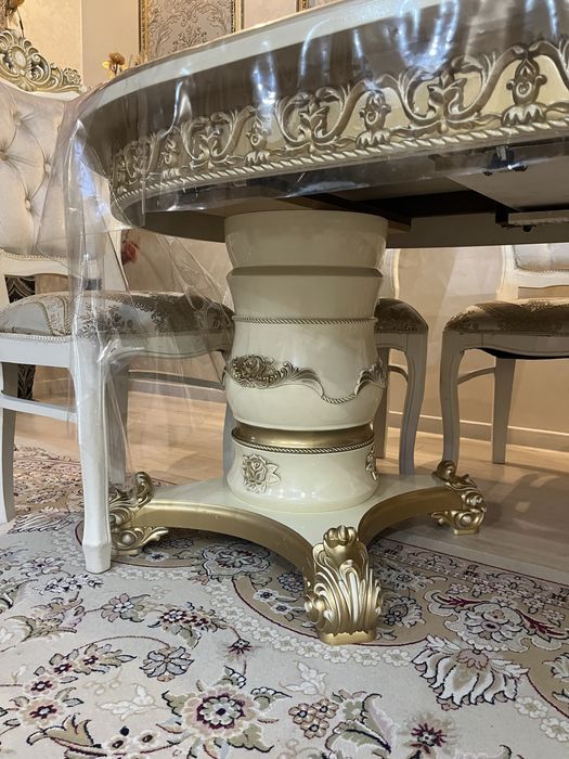 Продам шикарный стол со стульями