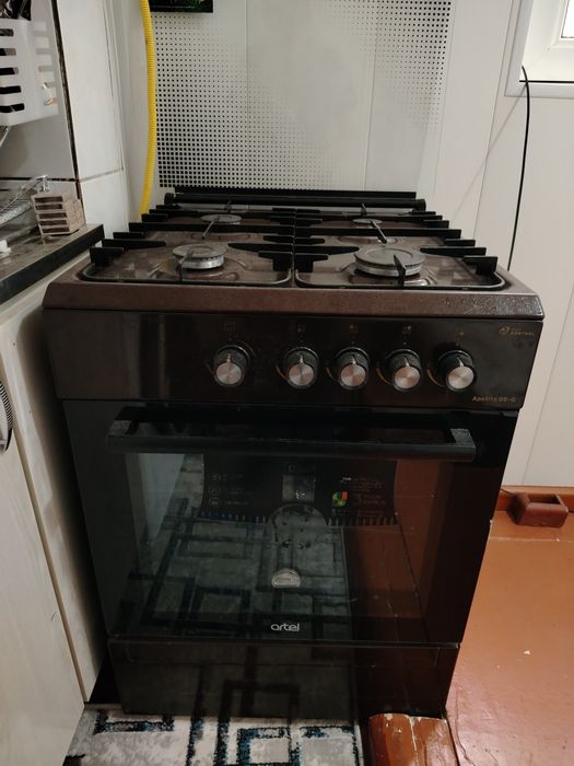 Газ плита Artel.