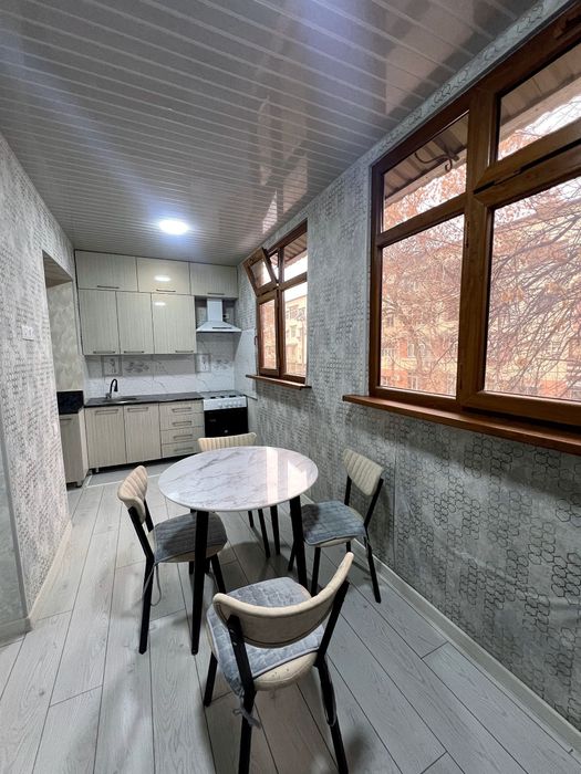 Chilonzor tumani 2-xonali kvartera bor