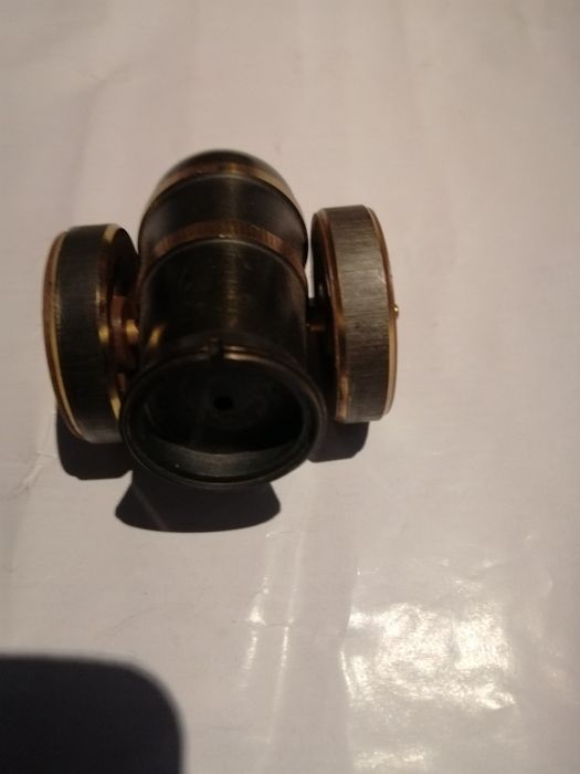 Vând decorative metalice și porțelan model vechi