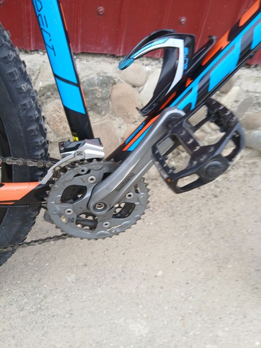 Vând bicicleta Scott în stare bună are roți de 27.5  are frâne pe ulei