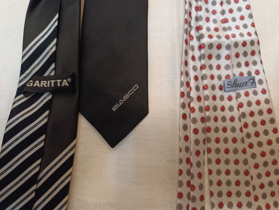 Шикарные галстуки  Италия , Чехословакия , Корея