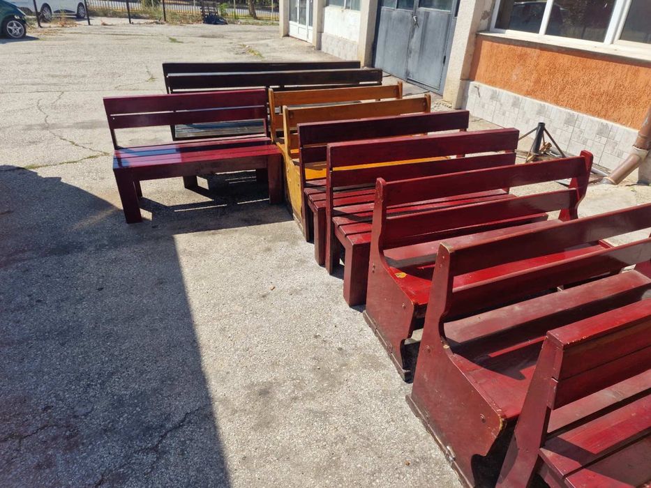 Дървени пейки, два варианта от масивна дървесина.