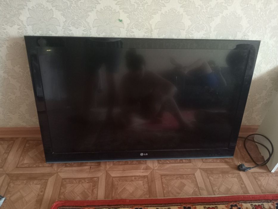 Продам Тв на запчасть.большой экран