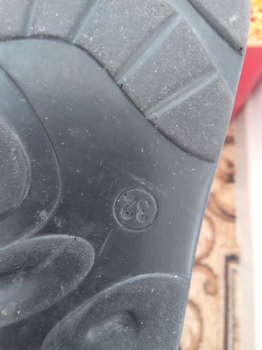 Продам детскую обувь для девочек.