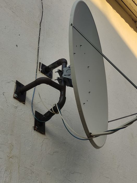 Продам спутниковую тарелку 120см.,2штуки